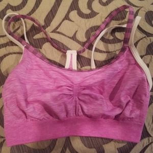 Carrie Underwood pink sports bra